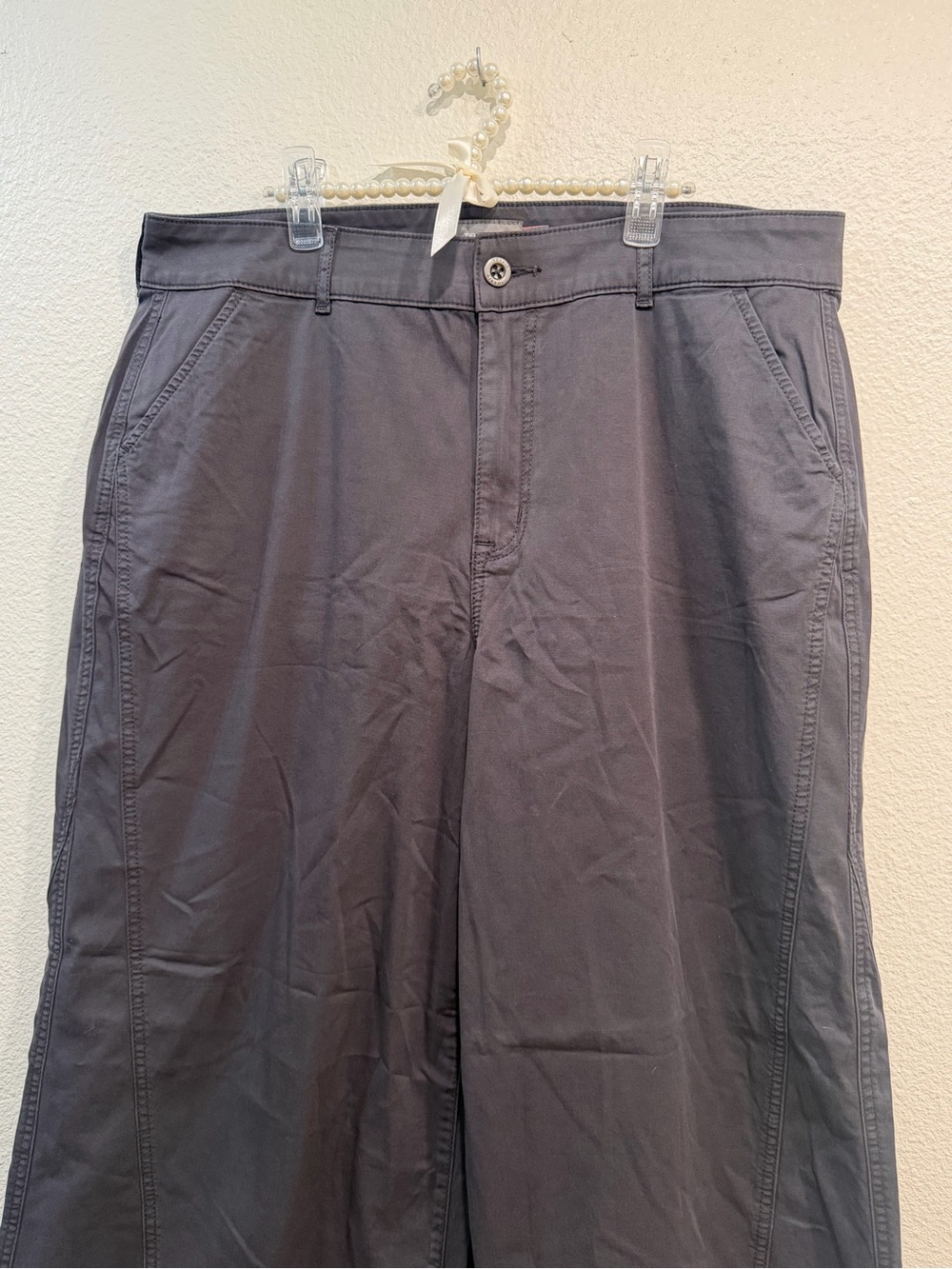 NWOT TORRID GRAY LIGHTWEIGHT PANT SIZE 12 - Picture 2 of 2